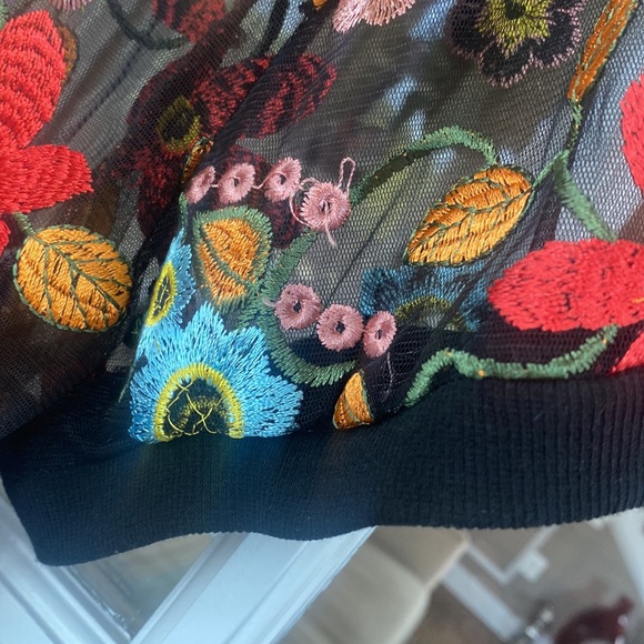 ITOO SHEER DETAILED TOP - Picture 4 of 4